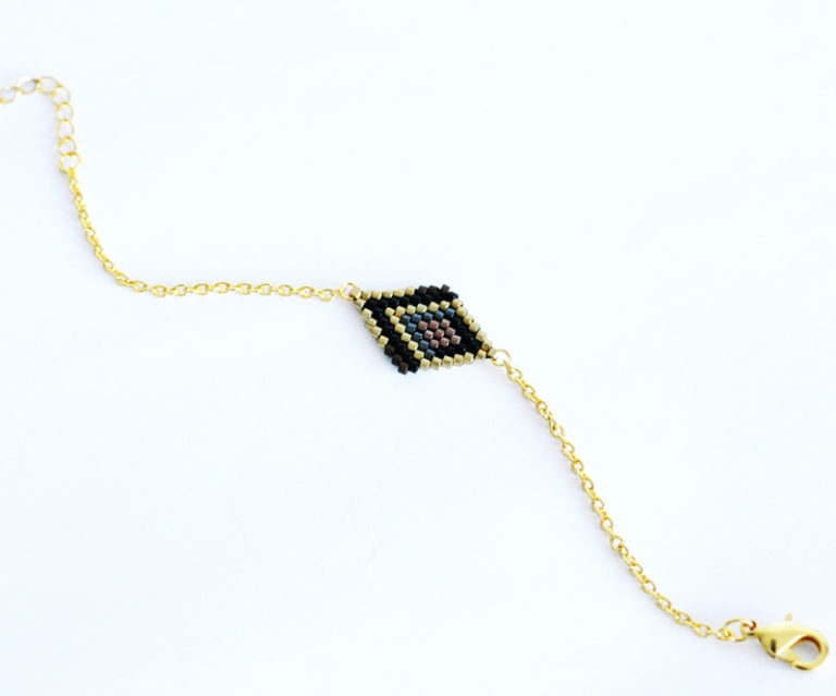 Bracelet losange tissées en perles miyuki tons noirs dorés et chaine dorée à l'or fin fermoir ajustable