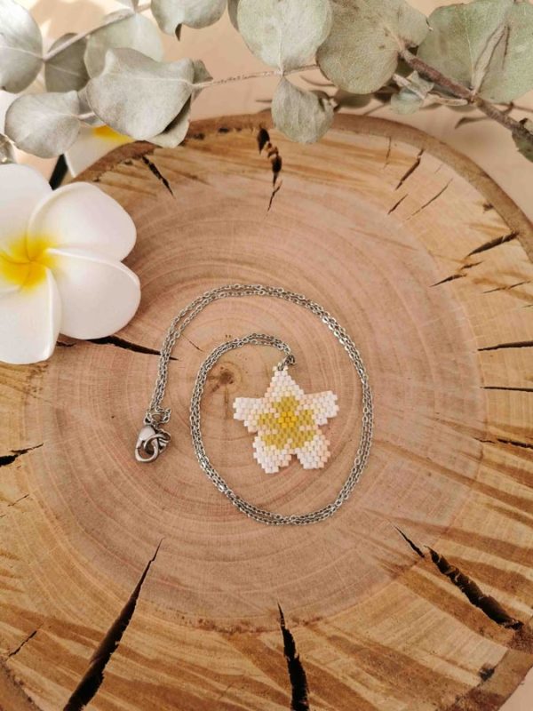 collier tissé miyuki tiaré frangipanier