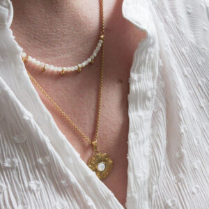 collier inox et perles nacres 2 rangs porté