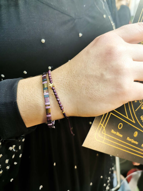 bracelet violet porté